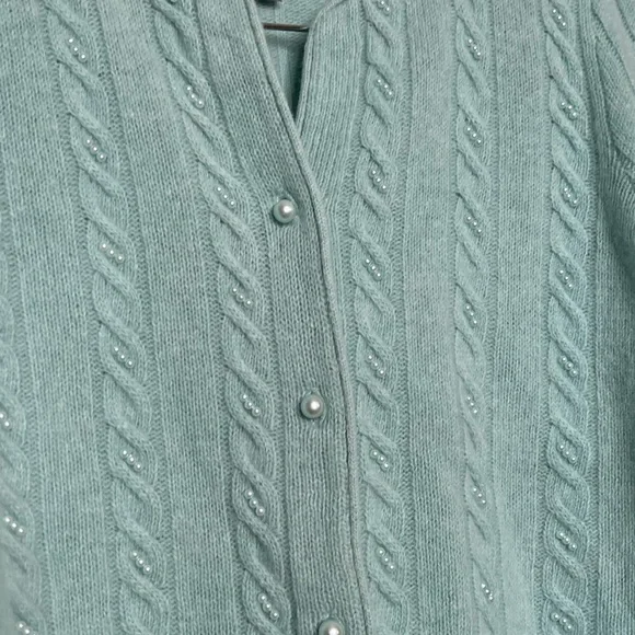 Lauren Cole Petites Vintage Lambswool Sweater - Picture 5 of 6